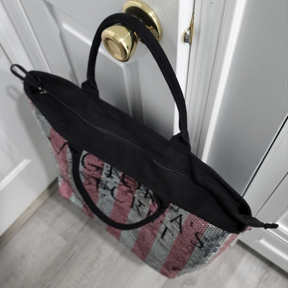 M.016- Victoria's Secret sequin striped tote bag. - Picture 3 of 8